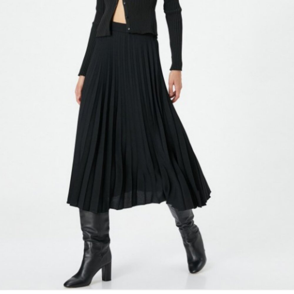 Aritzia Wilfred Pleated Ribbed Structured Black Midi Skirt - Medium